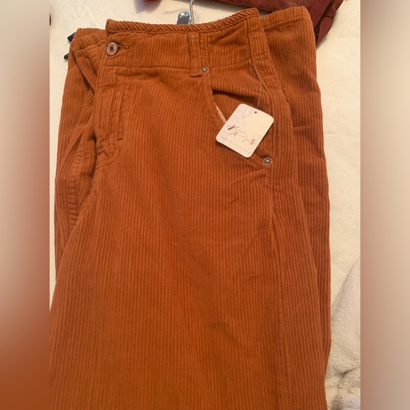 NWT Free People We The Free Harlow
Wide Leg Orange Corduroy Pant Sz
26 - Picture 6 of 6